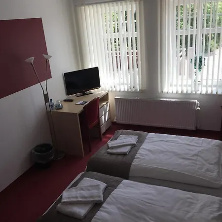 Klover Es Hotell 3*