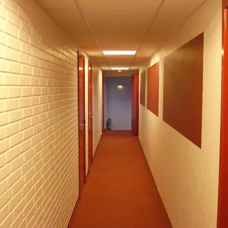Klover Es Hotell 3*