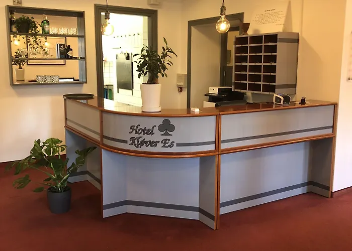 Otel Klover Es Hellevad