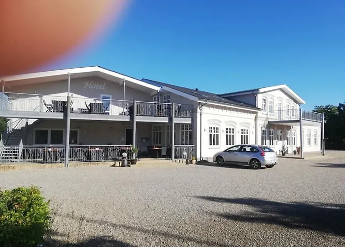 Otel Klover Es Hellevad