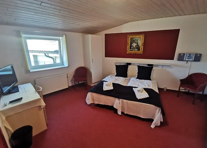 Otel Klover Es Hellevad